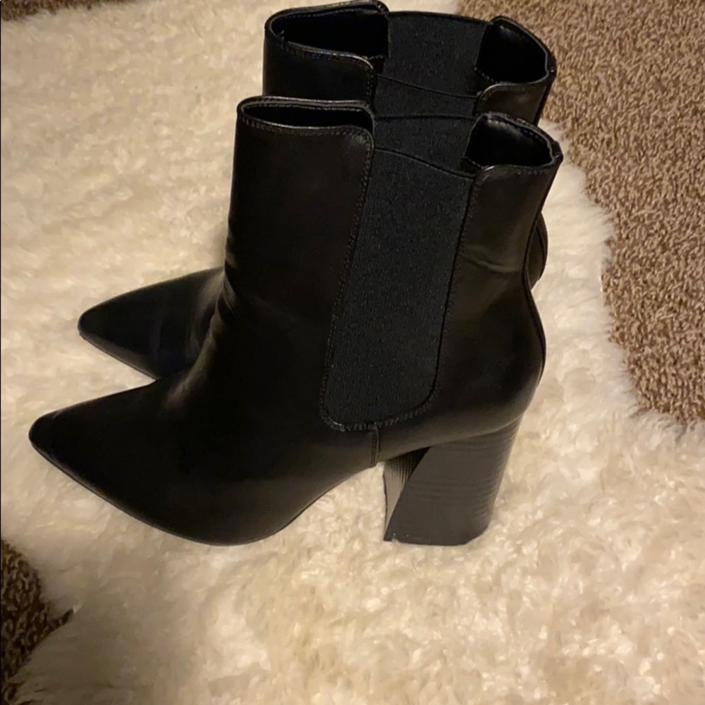 Beautiful vegan leather booties size 9